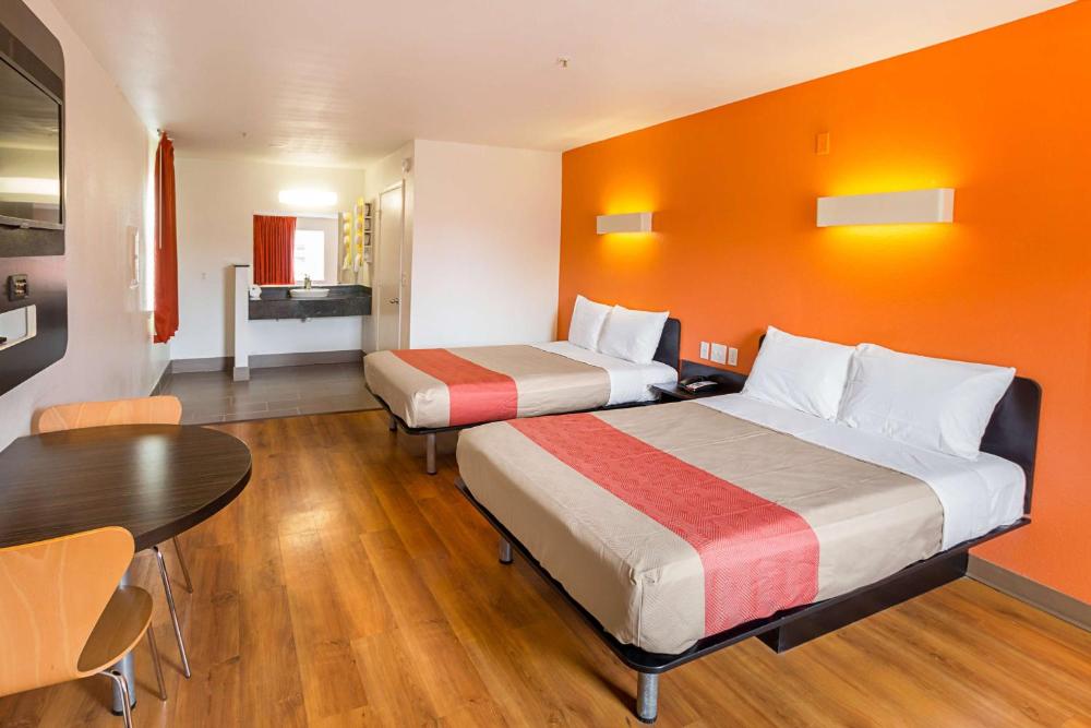 Quadruple Room - Non-Smoking interior